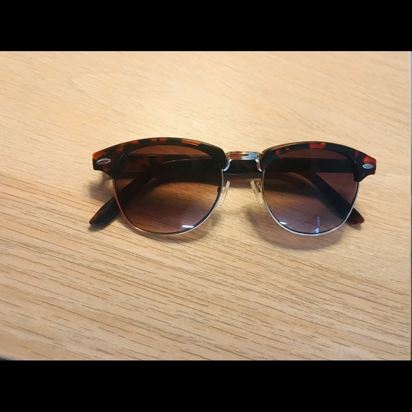 Accessories - Sunglasses brown tortoise shell